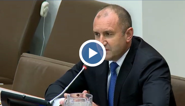 Тези младежи обаче напускат страната в търсене на много по-добри условия