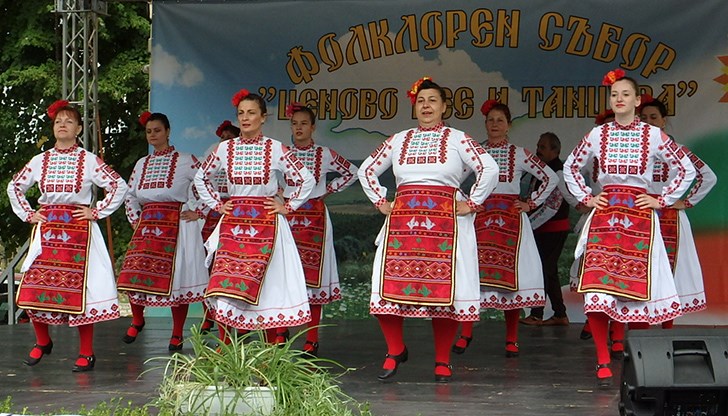 „Ценово пее и танцува“ за тринадесети път събира радетели на българското фолклорно богатство