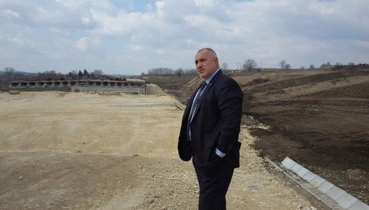 Значи, ако не искаме магистрала „Хемус“, да не избираме Пожарникаря-слънце. Значи, ако не искаме магистрала „Хемус“, да не избираме Пожарникаря-слънце.