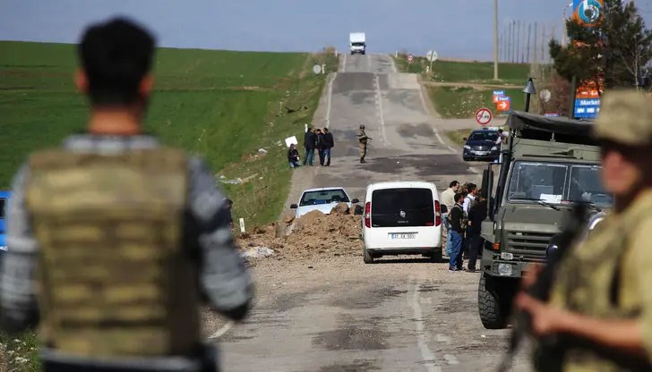 Бунтовници от ПКК предизвикаха експлозия на път в провинция Диарбекир