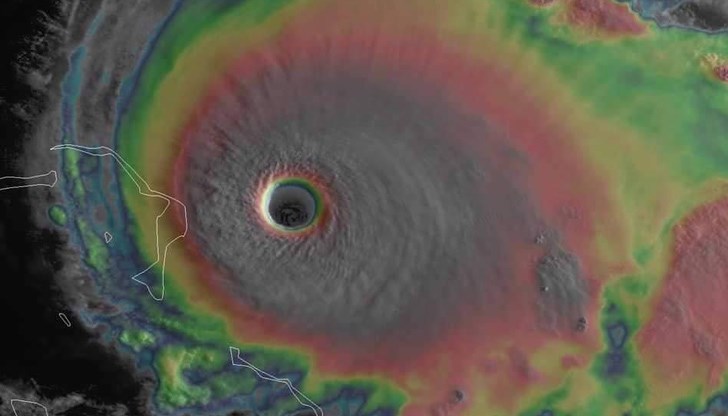 На сателитни снимки Дориан изглежда доста красив ураган, какво става обаче когато го наблюдаваме от земята