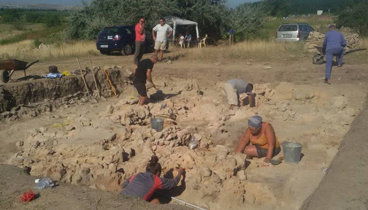 Намерени са и много инструменти и сечива /Снимката е илюстративна/ Намерени са и много инструменти и сечива /Снимката е илюстративна/