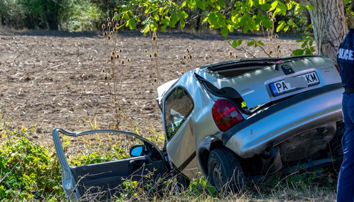 Жена е загинала на място, 4 деца са ранени