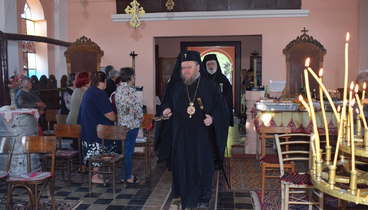 Русенският митрополит Наум отслужи св. литургия в местния храм „Възнесение Господне”