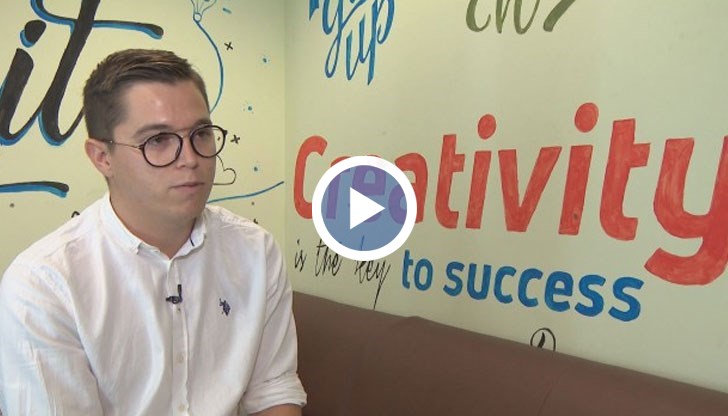 Той създава и т.нар умни очила