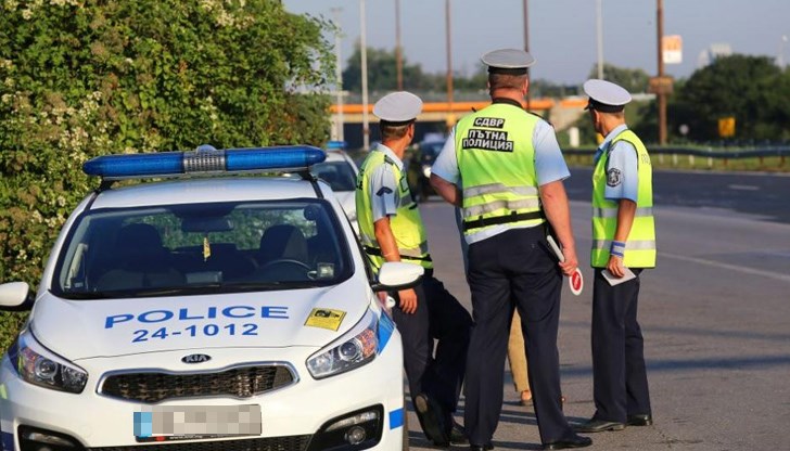 Младият мъж ударил с юмрук в лицето проверяващия го служител на МВР Младият мъж ударил с юмрук в лицето проверяващия го служител на МВР