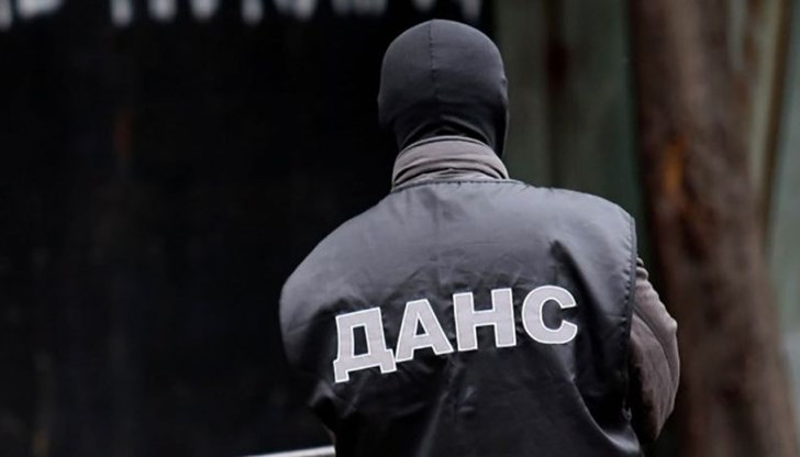 Разбита е престъпна група за източване на големи суми пари