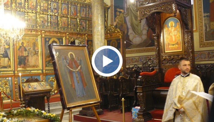 Светинята, която е с вградена частица от мощите на Св. Лука Войно-Ясенецки, остава в храма "Света Троица"