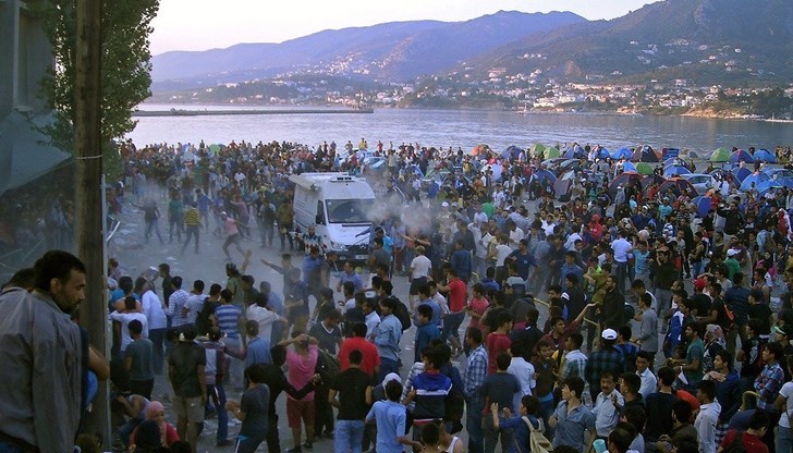 Освен че увеличаване на депортациите, правителството реши на днешното си заседание да затегне границите си Освен че увеличаване на депортациите, правителството реши на днешното си заседание да затегне границите си