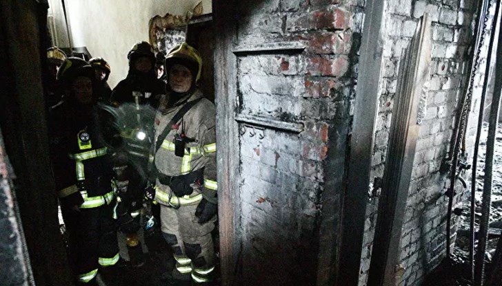 Пожарът в сибирския град е пламнал в неделя вечерта около 22:30 часа