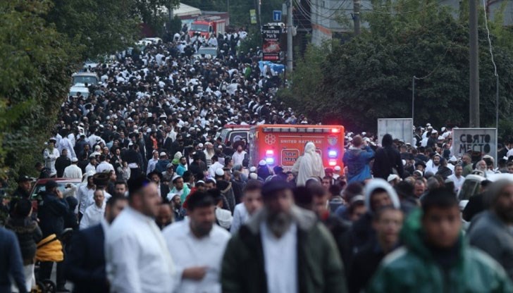 Новата година - Рош Хашана се празнува два дни, като през този период традицията забранява да се работи каквото и да било, освен да се приготвя храна Новата година - Рош Хашана се празнува два дни, като през този период традицията забранява да се работи каквото и да било, освен да се приготвя храна