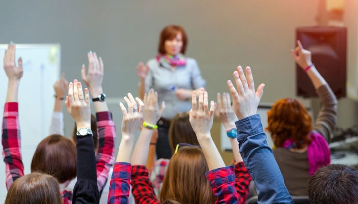 Искат условия и умения за работа с нови технологии Искат условия и умения за работа с нови технологии