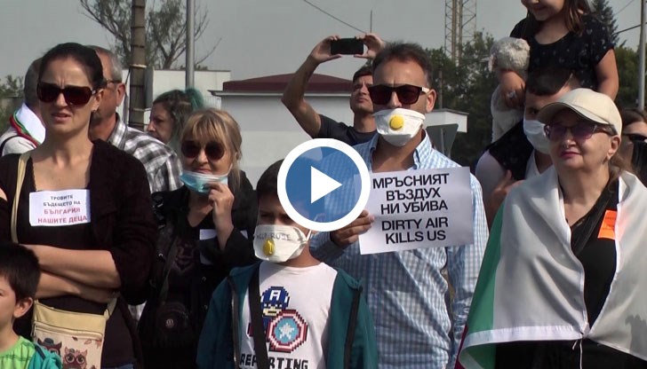 Протестиращите в Русе поискаха оставките на  министъра на околната среда и водите, както и на директора на РИОСВ - Русе