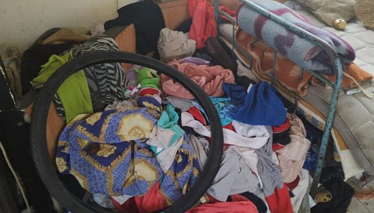 При проверка са установени опасни за децата предмети и развалена храна