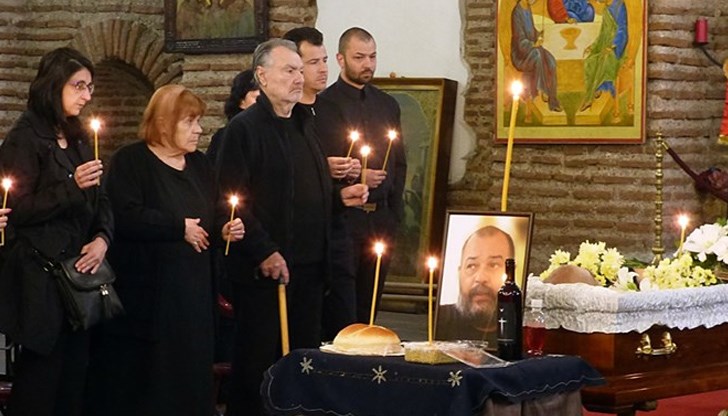 Александър Михайлов почина преди дни на 55-годишна възраст след тежко боледуване Александър Михайлов почина преди дни на 55-годишна възраст след тежко боледуване