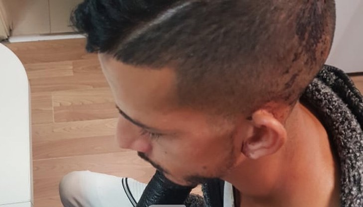 Младеж твърди, че е жестоко пребит от двама полицаи