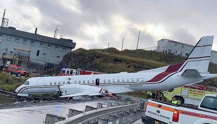 На борда се намирали 42-ма души, сред които гимназиален отбор по плуване