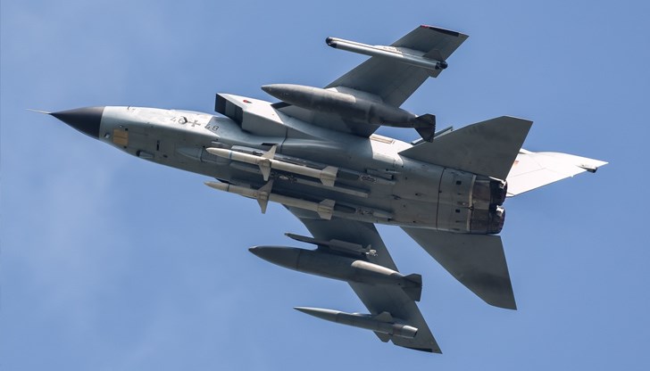 Според германските медии на мястото на обученията все още се съхраняват американски ядрени бойни глави от тип Б61