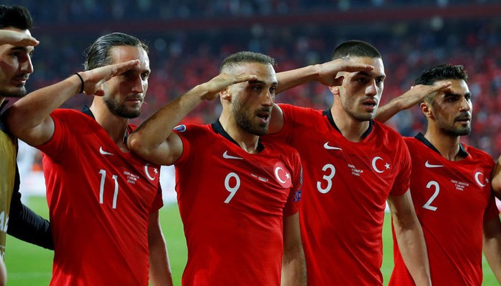 Турският национален отбор по футбол ще бъде разследван заради жест по време на радостта си при победата срещу Албания