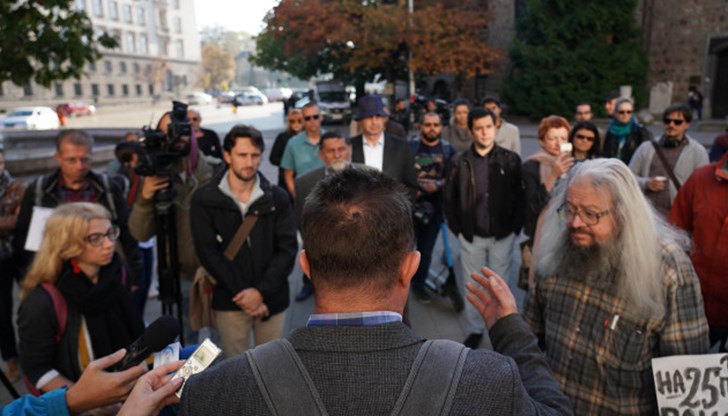 Те настояват държавния глава да не издава указ за назначаването му