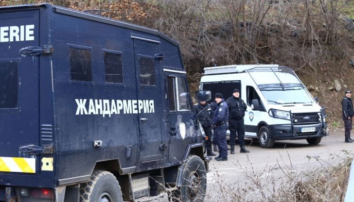 Жандармерия и полиция спипа мъж да извозва с конска каруца дървен материал Жандармерия и полиция спипа мъж да извозва с конска каруца дървен материал