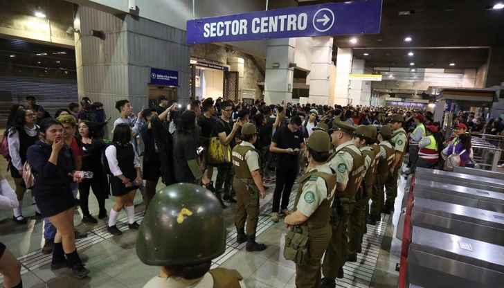 Така президентът натовари с отговорността по сигурността армията след ден на масови протести и бунтове