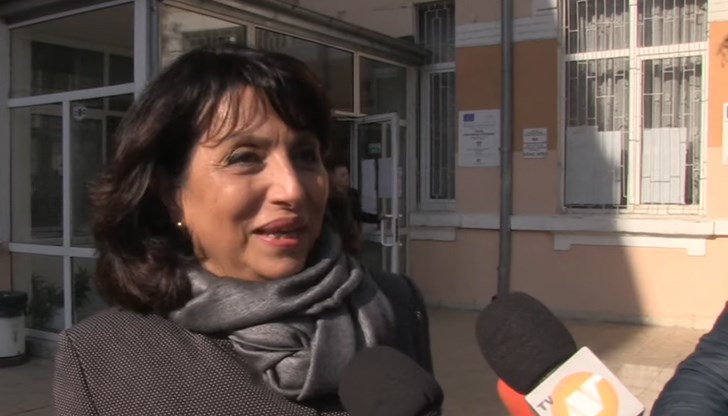 Г-жа Иванова използва доста "мазен" подход, който може да приемем за агитация в изборния ден Г-жа Иванова използва доста "мазен" подход, който може да приемем за агитация в изборния ден