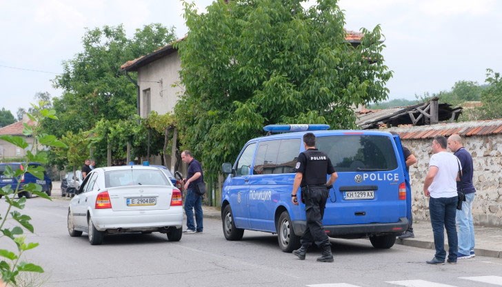 Полицията издирва бившия легионер Иван Пачелиев, който преди година стреля по полицаи и се барикадира в къщата си