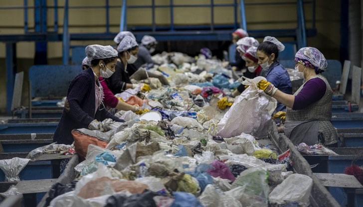 По 17 хиляди килограма на глава от населението в България По 17 хиляди килограма на глава от населението в България