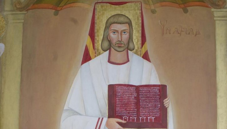 Според Сократ Вулфила е създал готската писменост, за да преведе Библията