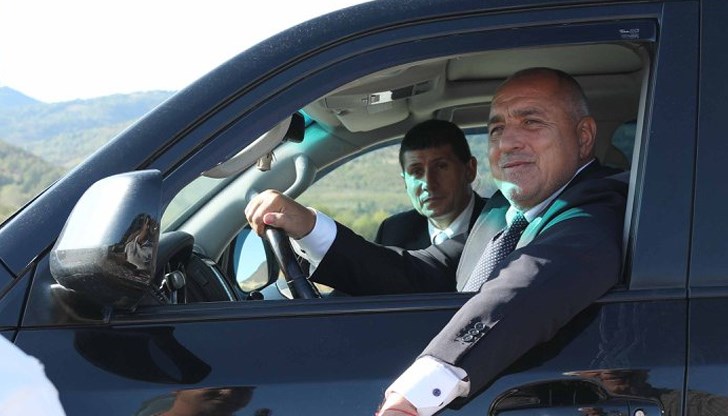 Борисов не е спирал обиколките си в страната, както и предизборното рязане на лентички Борисов не е спирал обиколките си в страната, както и предизборното рязане на лентички