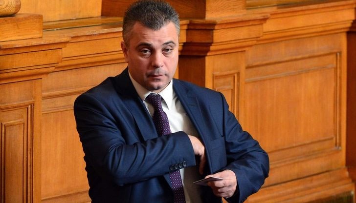 Ние като народни представители от "Обединени патриоти" сме си изпълнили задължението, всички, които са били в залата, са се регистрирали, заяви депутатът от ВМРО