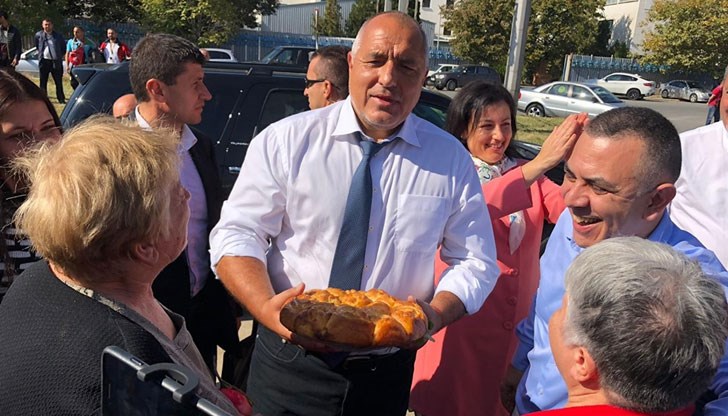 Той все така води "овцете" към пропастта Той все така води "овцете" към пропастта