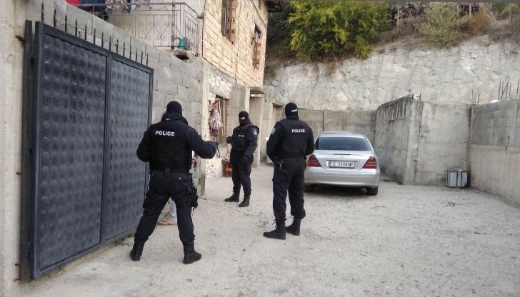 Задържан е мъж, пласиращ амфетамин