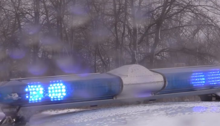 Автомобилът излязъл от пътното платно и паднал в пропаст Автомобилът излязъл от пътното платно и паднал в пропаст