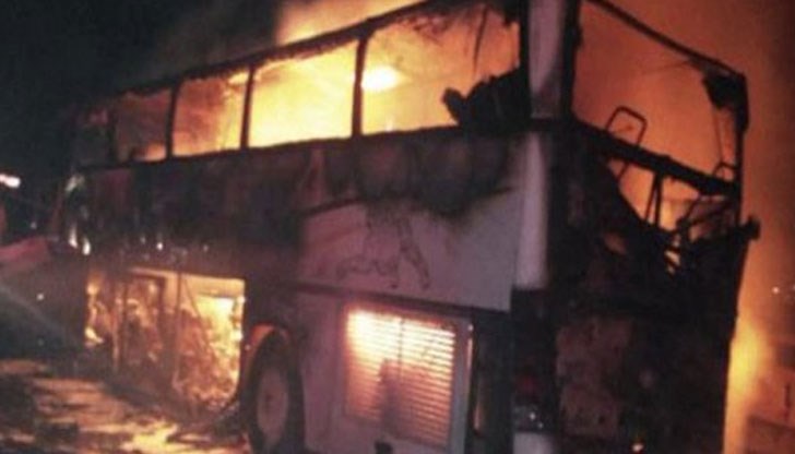 Автобус с 39 пътници се е сблъскал с камион
