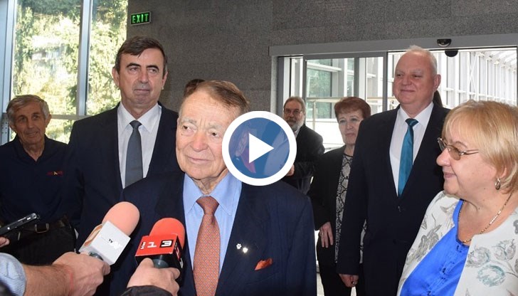 Големият дарител е впечатлен от направеното през годините и заяви, че ще продължи да помага с каквото може на университета