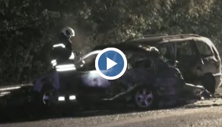 Шофьорът избягал, но пътник на задната седалка загинал в пламъците