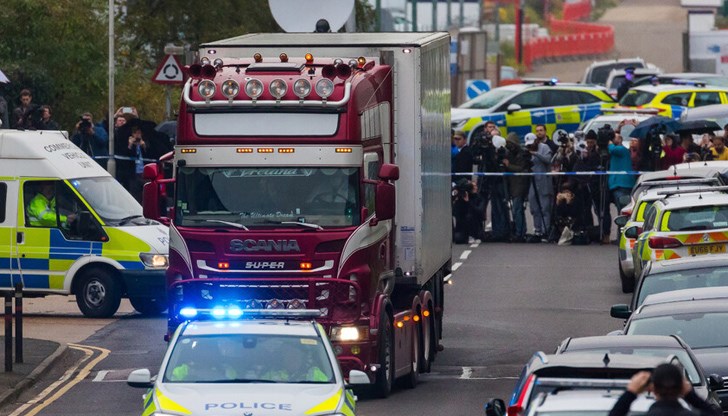 Британската полиция е задържала четвърти заподозрян във връзка със смъртта на 39 души в хладилен камион.