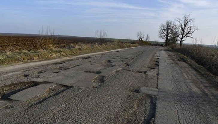 Според Доклада за състоянието на безопасността на движението сериозни проблеми има и с настилката, и с маркировката, и с отводнителните системи дори. В България само 3.7 на сто от пътищата са магистрали