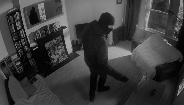 Крадците са задигнали немалка сума пари, както и златни бижута и банкноти с нумизматична стойност / Снимката е илюстративна Крадците са задигнали немалка сума пари, както и златни бижута и банкноти с нумизматична стойност / Снимката е илюстративна