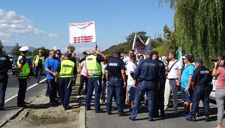 Над 1000 пък са изоставени от своите родители