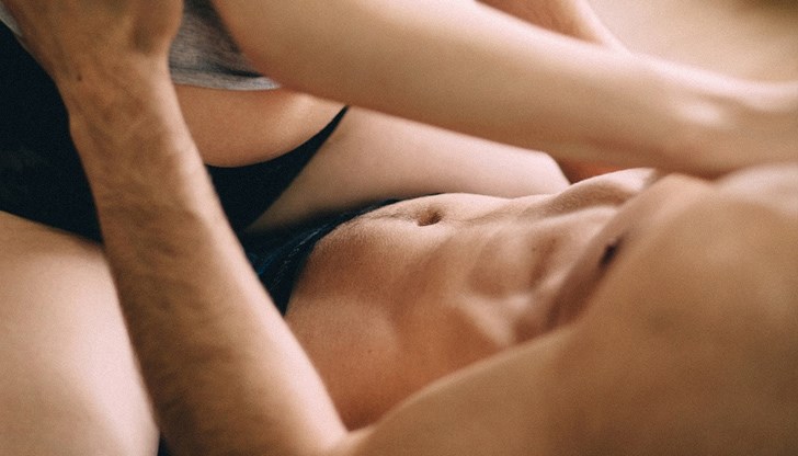 Малко по-късно той открива, че тя му изневерява със свой колега