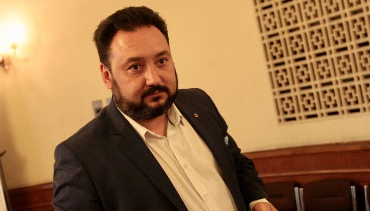 Това се прави нарочно и целенасочено, за да се събори ръководството, заяви шефът на радиото