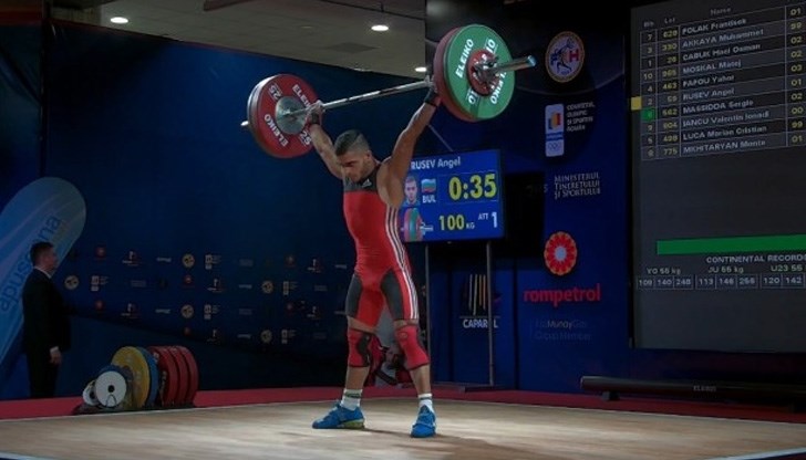 Русев е от русенската школа с треньори Кръстина и Радослав Атанасови