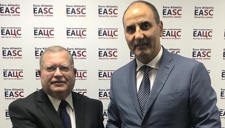 Посланикът на Израел лично отишъл на крака в Цецку-центъра Посланикът на Израел лично отишъл на крака в Цецку-центъра