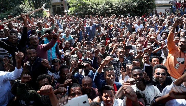 Сред тях са и петима полицаи