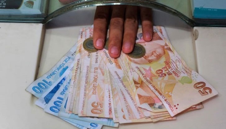 Опасенията относно военни операции в Сирия водят до поевтиняване на валутата