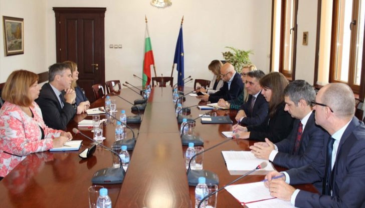 Паспортът на австралиеца е готов, но няма да му бъде даден до приключване на казуса Паспортът на австралиеца е готов, но няма да му бъде даден до приключване на казуса