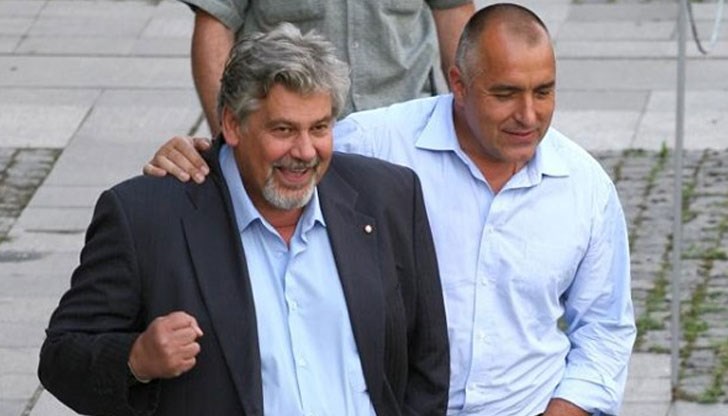 Премиерът публикува снимка със Стефан Данаилов